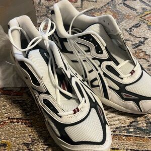 Asics Men's White and Black Athletic Shoes GEL-MC